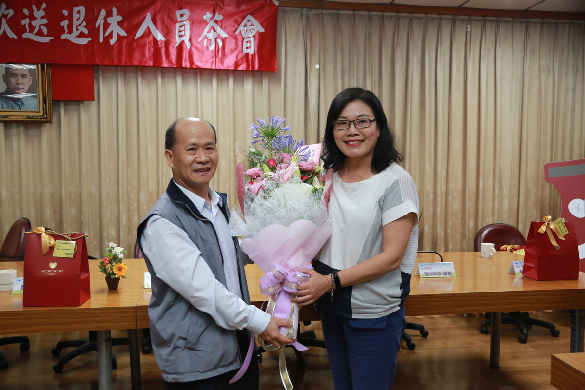 108年下半年度退休人員歡送茶會(另開新視窗/jpg檔)圖片