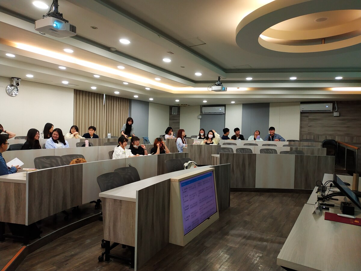 與會者分組討論如何以5D策略安全、有效地介入(另開新視窗/jpg檔)圖片