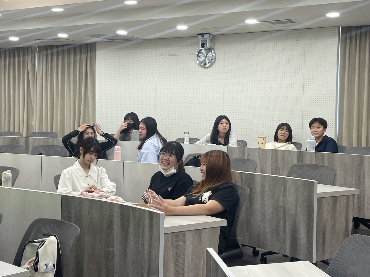 與會者分組討論如何以5D策略安全、有效地介入(另開新視窗/jpg檔)圖片