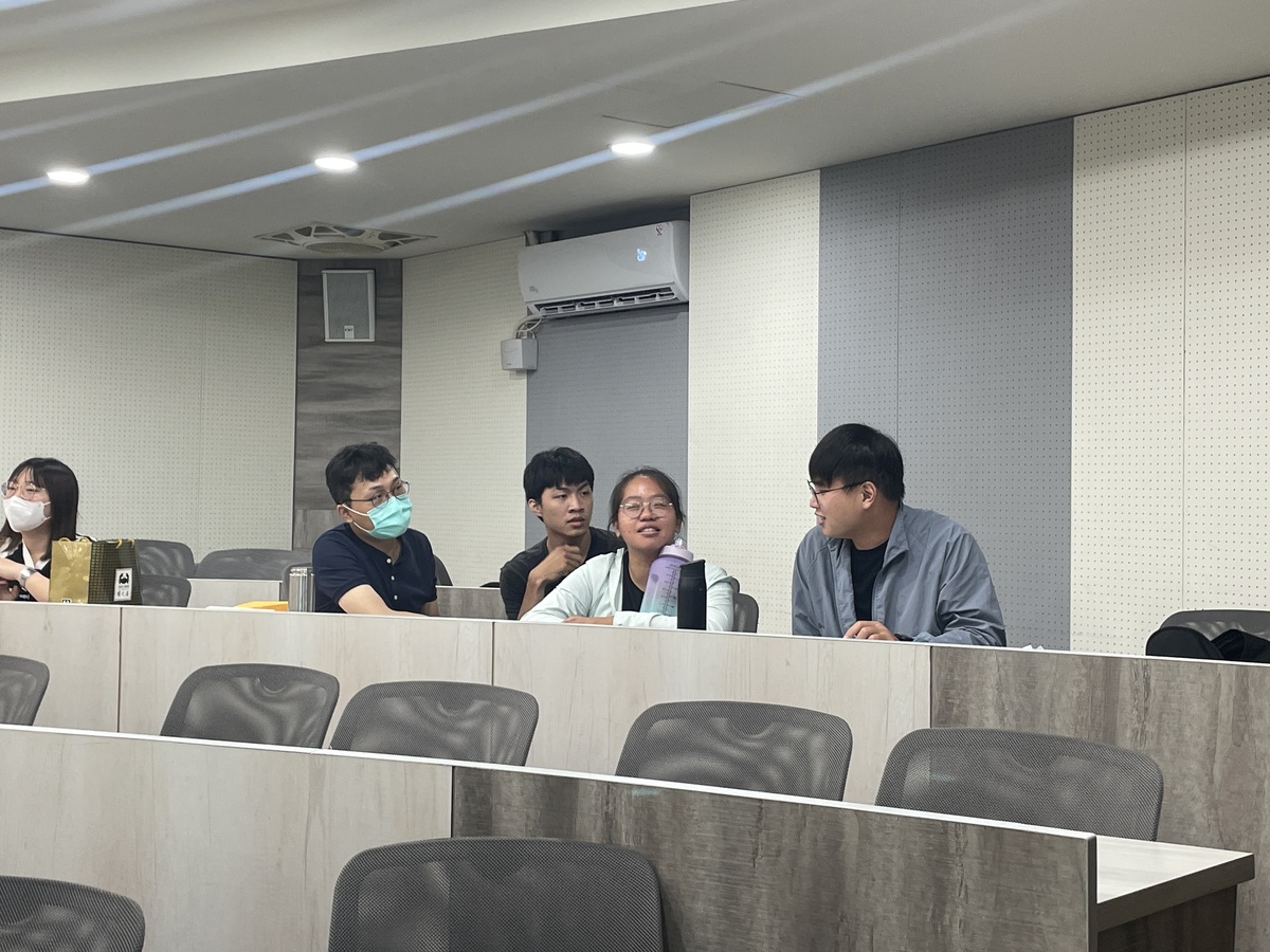 與會者分組討論如何以5D策略安全、有效地介入(另開新視窗/jpg檔)圖片