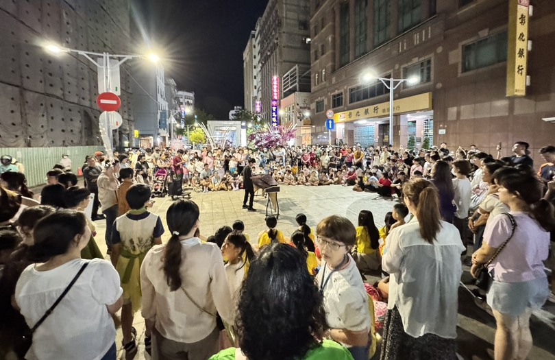 中山大學《鹽夏不夜埕》登場！　夜間藝術展「花轟」點亮城市