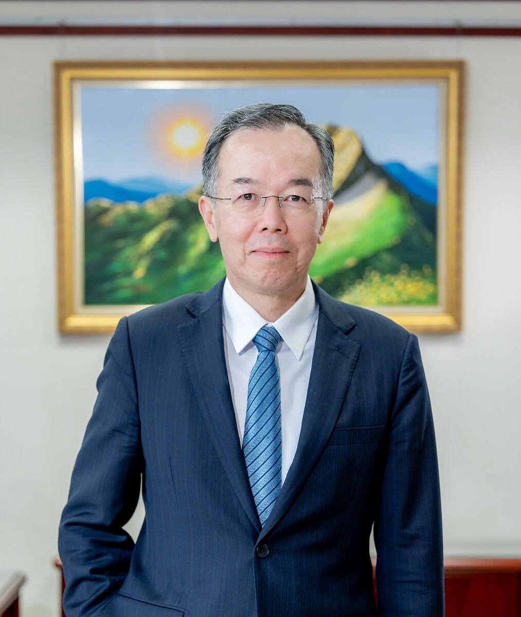 工商類傑出校友:第一金控總經理方螢基(企業管理學系碩士班79級)(另開新視窗/jpg檔)圖片
