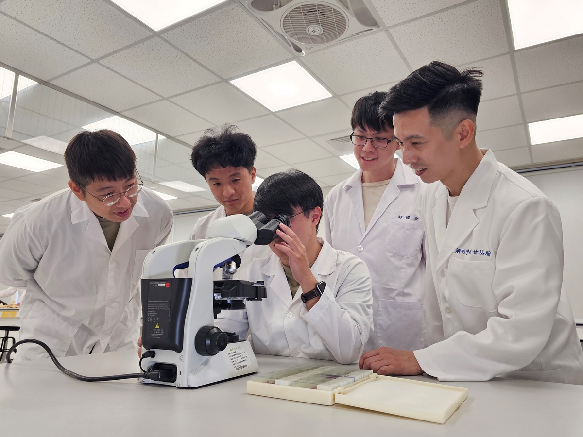 國立中山大學後醫系相關課程。中山大學後醫學系以「跨領域素養」為選才與培育核心，學生多具其他領域學術背景與人生歷練，對社會問題具高度敏感度與責任感。(另開新視窗/jpg檔)圖片