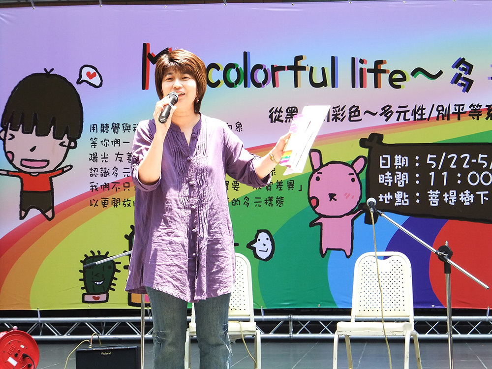 學務長上台致詞(另開新視窗/jpg檔)圖片