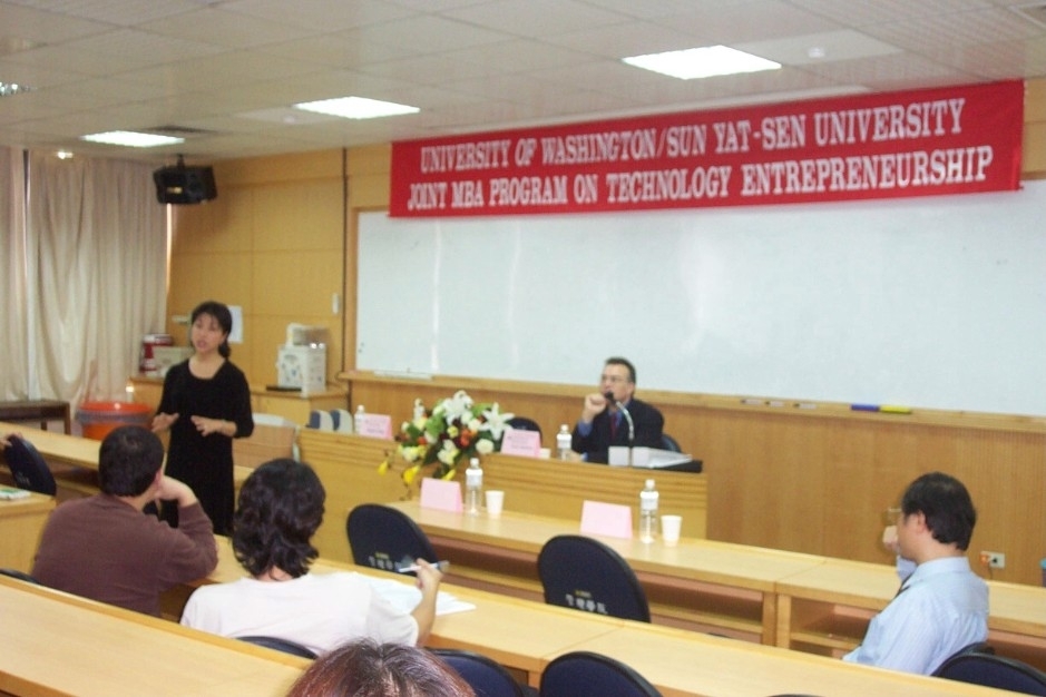 華盛頓大學高階經營教育中心主任 Jean Choy表示,要如何成為國際性的管理領導階層主管，擁有跨國際雙MBA的學位已是基本的具備條件了!(另開新視窗/jpg檔)圖片