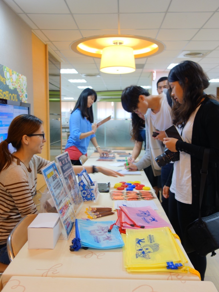 書中自有黃金屋 「西灣閱讀週」全國大學首創 3D彩繪壁畫(另開新視窗/jpg檔)圖片