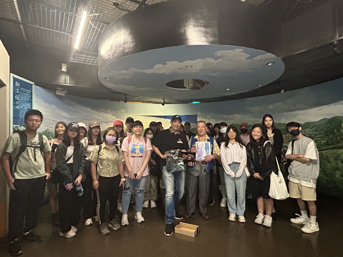 美濃客家文物館合影(另開新視窗/jpg檔)圖片
