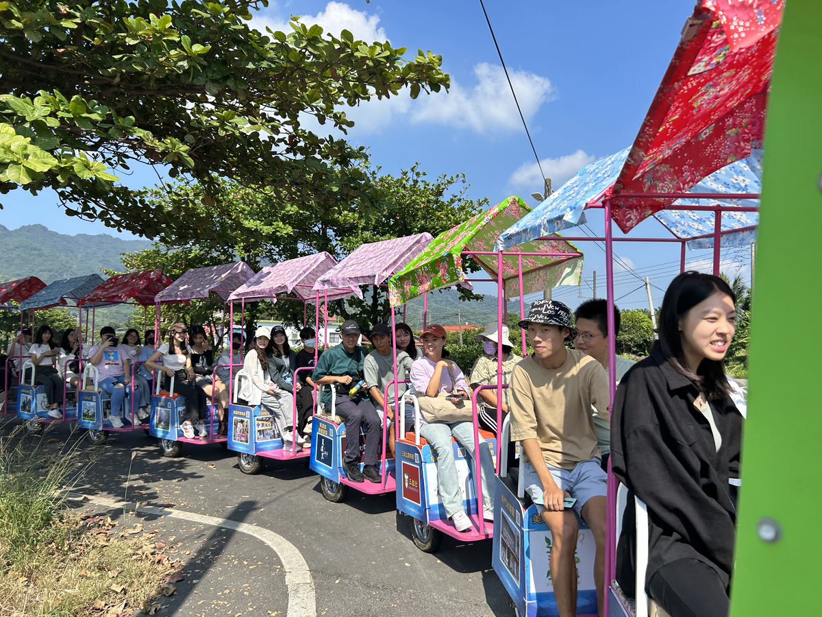搭乘「拉拉車」環繞高雄市第二大湖美濃湖(另開新視窗/jpg檔)圖片