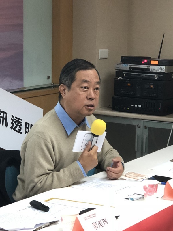 台灣大學政治系教授王業立於會中說明地方議會的角色。(另開新視窗/jpg檔)