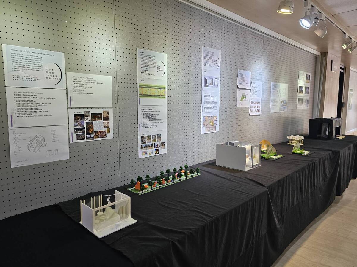 搭建微觀世界　劇藝系劇場設計展展出(另開新視窗/jpg檔)圖片