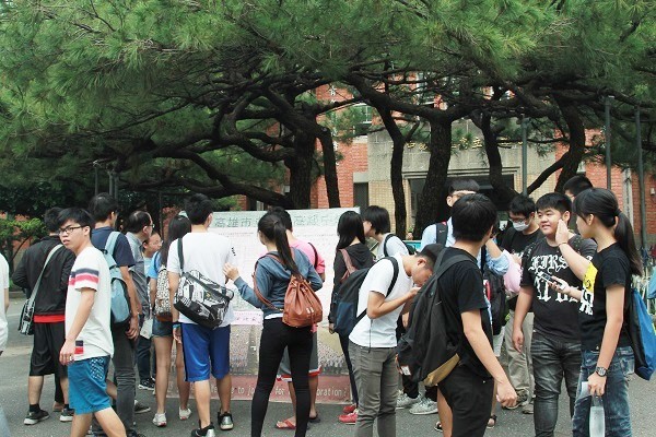106學年度高中英聽測驗登場 考試順利結束(另開新視窗/jpg檔)圖片