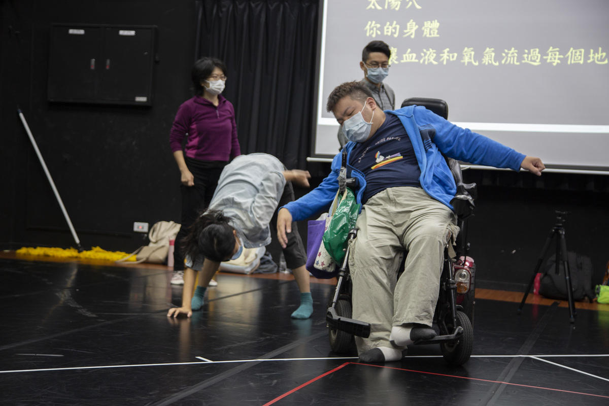 透過即興表演去激發學員的不同想像，探索非日常的聲音表達。(另開新視窗/jpg檔)圖片