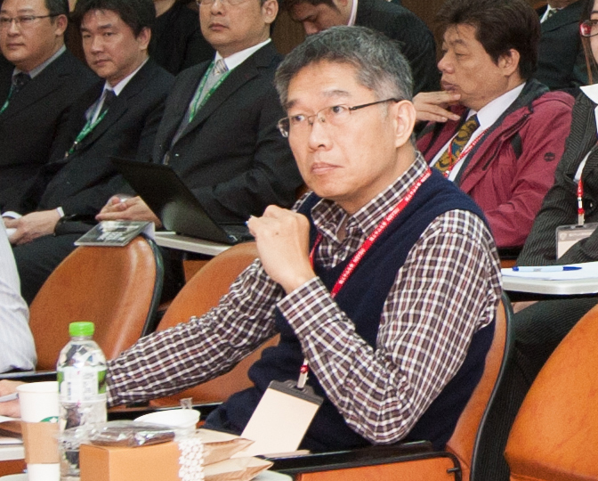 本次擔任主評審的財管系鄭義教授(另開新視窗/jpg檔)圖片