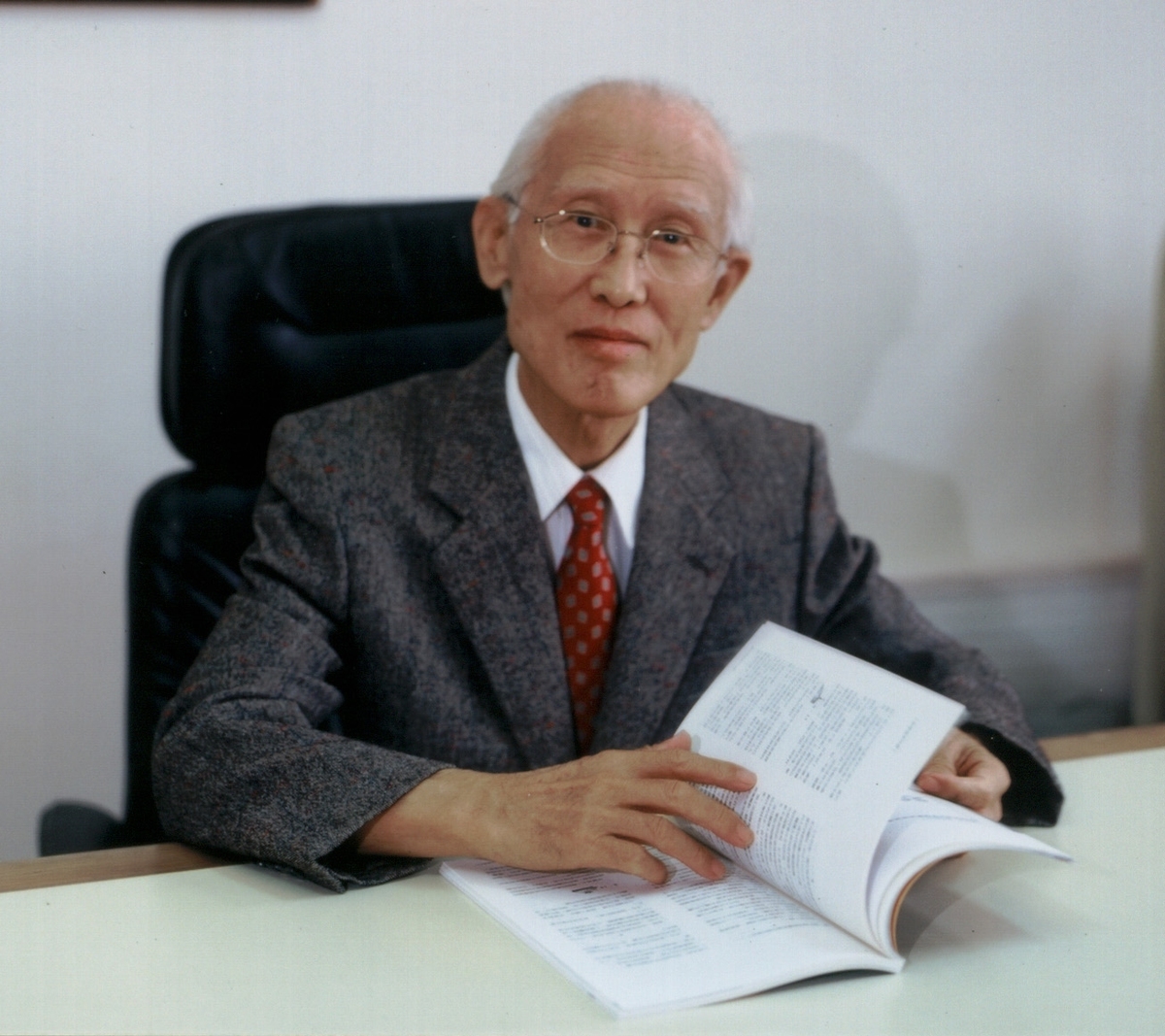余光中教授獲頒香港中文大學榮譽文學博士學位.(另開新視窗/jpg檔)圖片