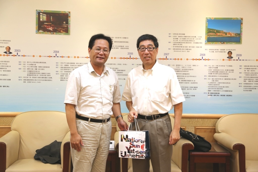 郭位校長(右)與黃志青副校長合影(另開新視窗/jpg檔)圖片