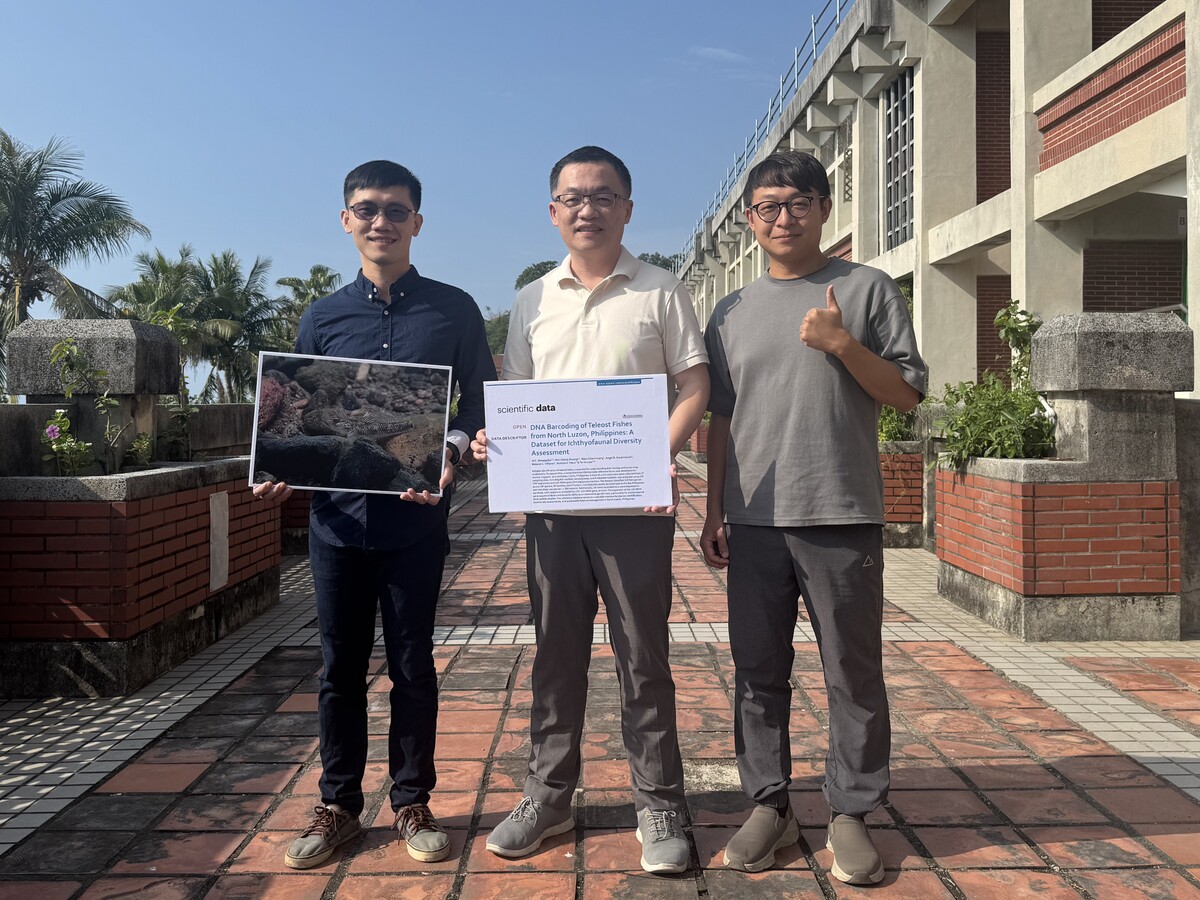 中山大學海洋科學學院院長廖德裕（中）團隊最新研究使蘭嶼吻鰕虎身世大白。(另開新視窗/jpg檔)圖片