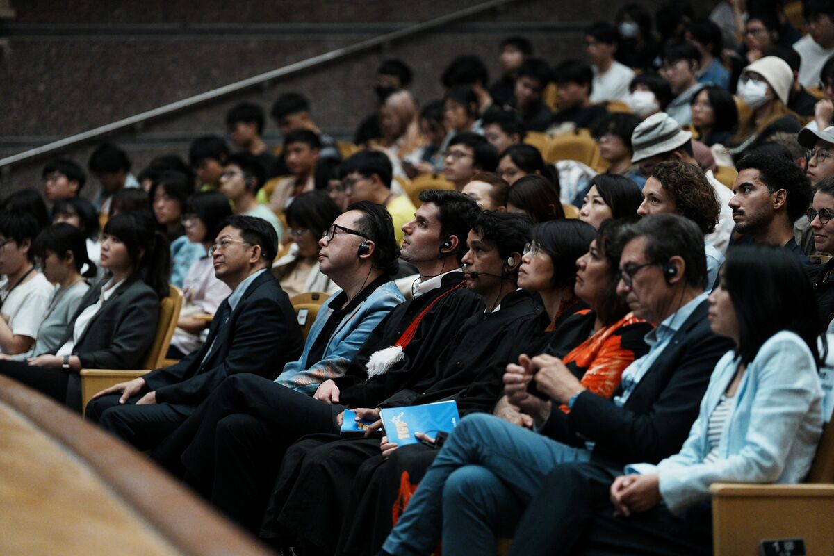 思辨之夜主辦單位與法庭成員(另開新視窗/jpg檔)圖片