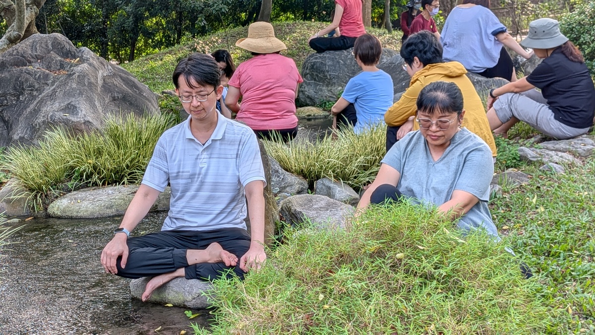 國立中山大學氣膠科學研究中心與沐雨鍾林正念教育學苑攜手合作,舉辦「小宇宙與大自然的約會」生態身心靈系列工作坊。(另開新視窗/jpg檔)圖片