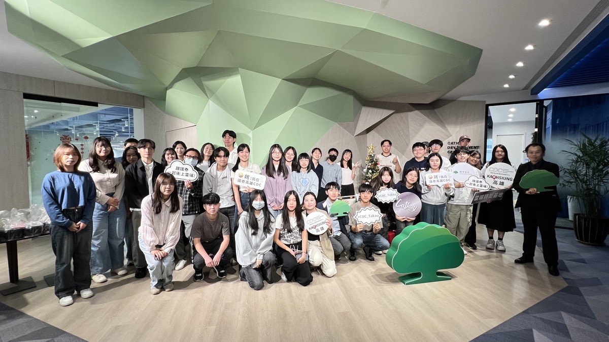 參訪師生於國泰金控高雄資訊開發中心合影(另開新視窗/jpg檔)圖片