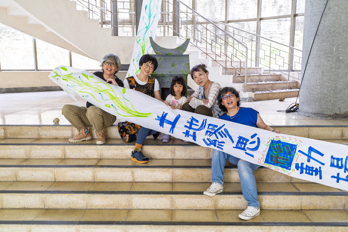 「土地繆思_形動場域」引導團隊。攝／李昆晏(另開新視窗/jpg檔)圖片