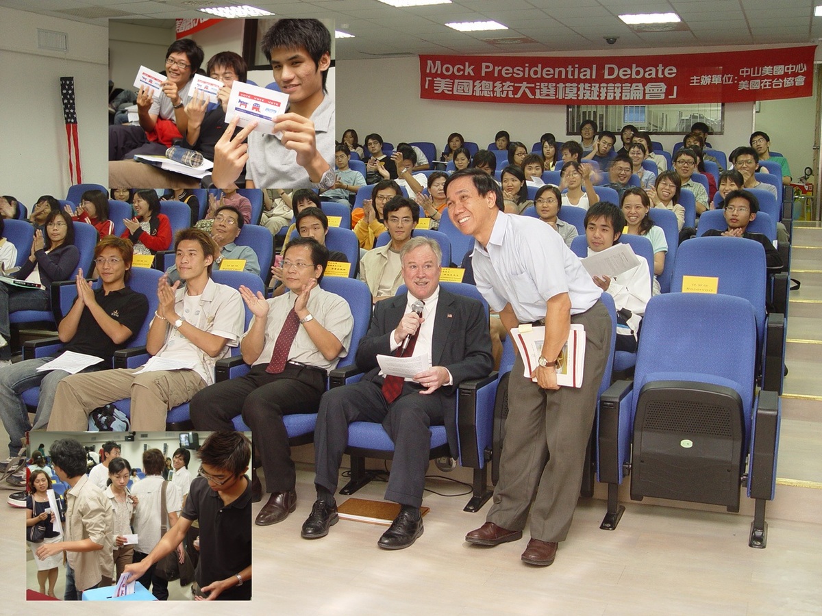 國立中山大學與美國在台協會（AIT）舉辦「美國大選模擬辯論會」，中山大學學生同步視訊連線收看，組成「小小投票團」，決定誰勝出。(另開新視窗/jpg檔)圖片