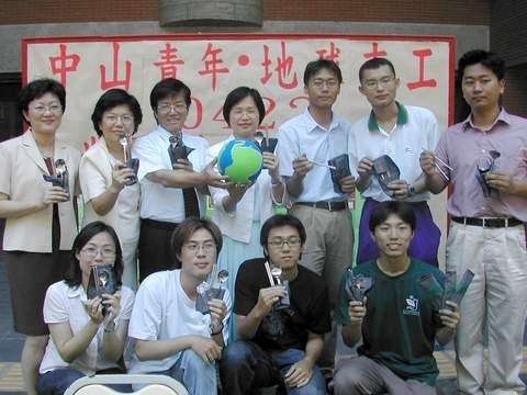 中山大學師生全面響應環保餐具使用活動，要為地球的永續盡一份心力。(另開新視窗/jpg檔)圖片