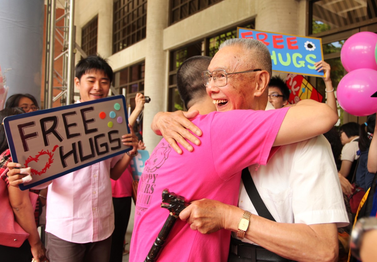 Free Hugs抱到飽(另開新視窗/jpg檔)圖片
