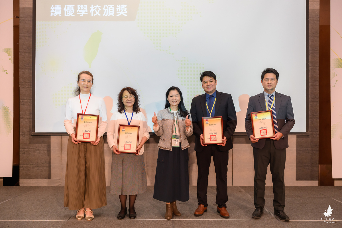 績優學校合影。(另開新視窗/jpg檔)圖片
