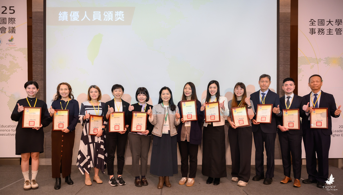 績優人員合影。(另開新視窗/jpg檔)圖片