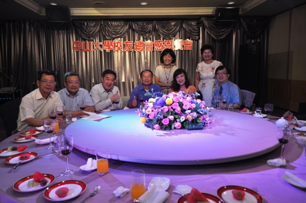校友總會感恩餐會出席踴躍 凝聚情感期許新局(另開新視窗/jpg檔)圖片