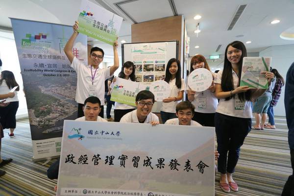 政經系瘋實習 中山學生化身交通大使(另開新視窗/jpg檔)圖片