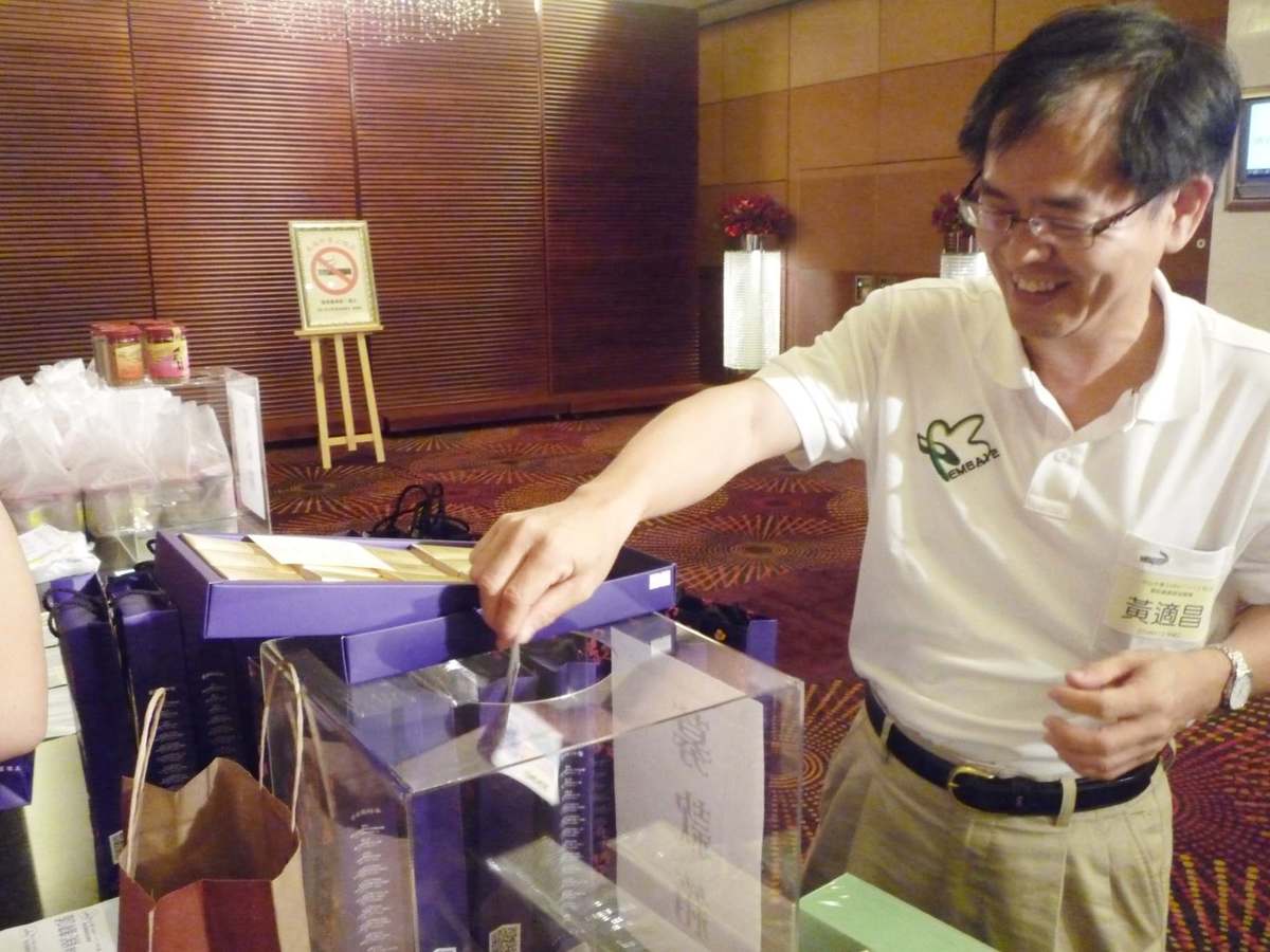 EMBA同學慷慨解囊(另開新視窗/jpg檔)圖片
