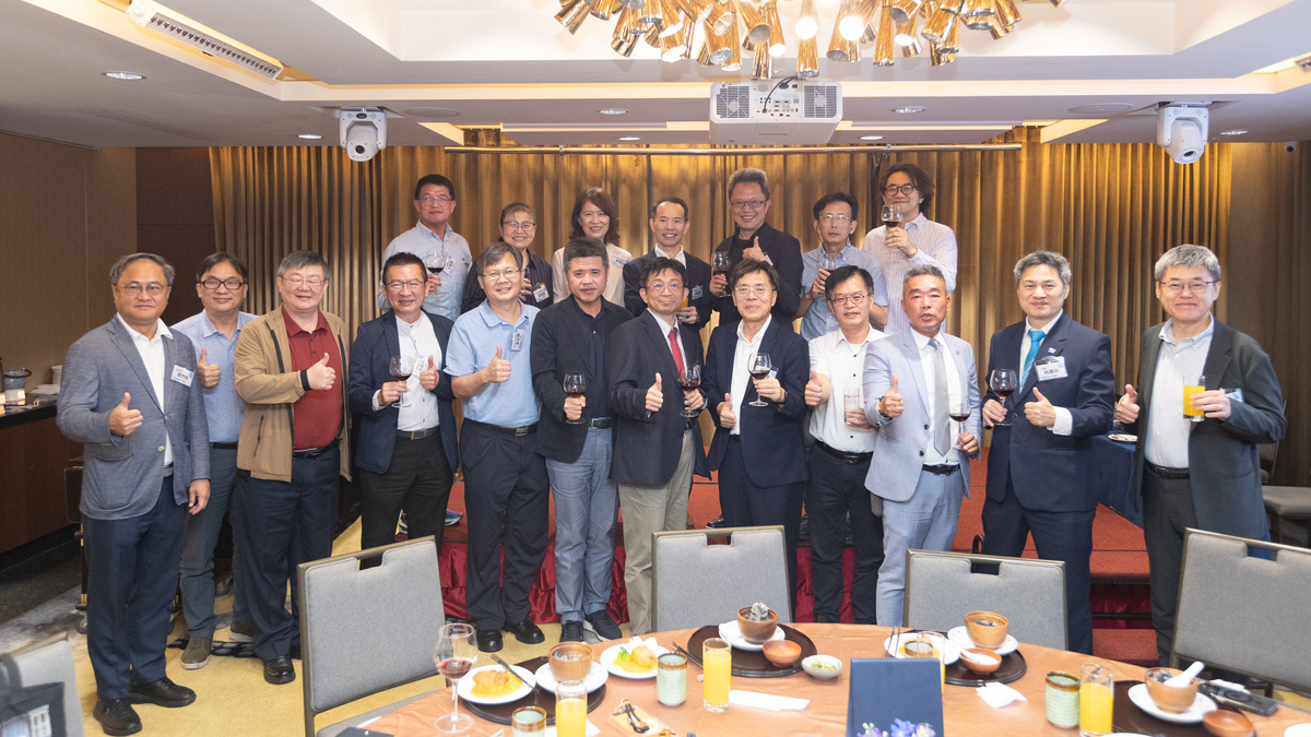 中山師長與各校友會理事長合影(另開新視窗/jpg檔)圖片