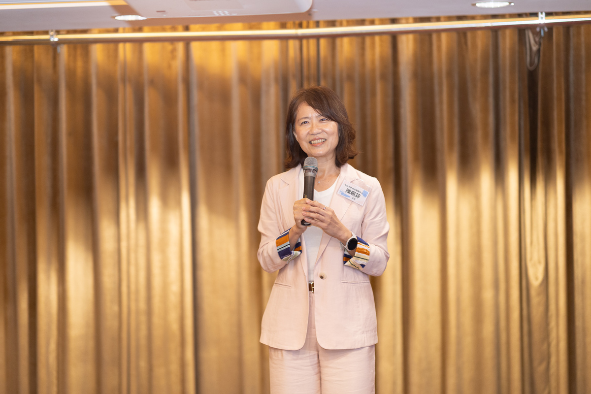 校友服務暨社會責任中心陳珮芬主任致詞(另開新視窗/jpg檔)圖片
