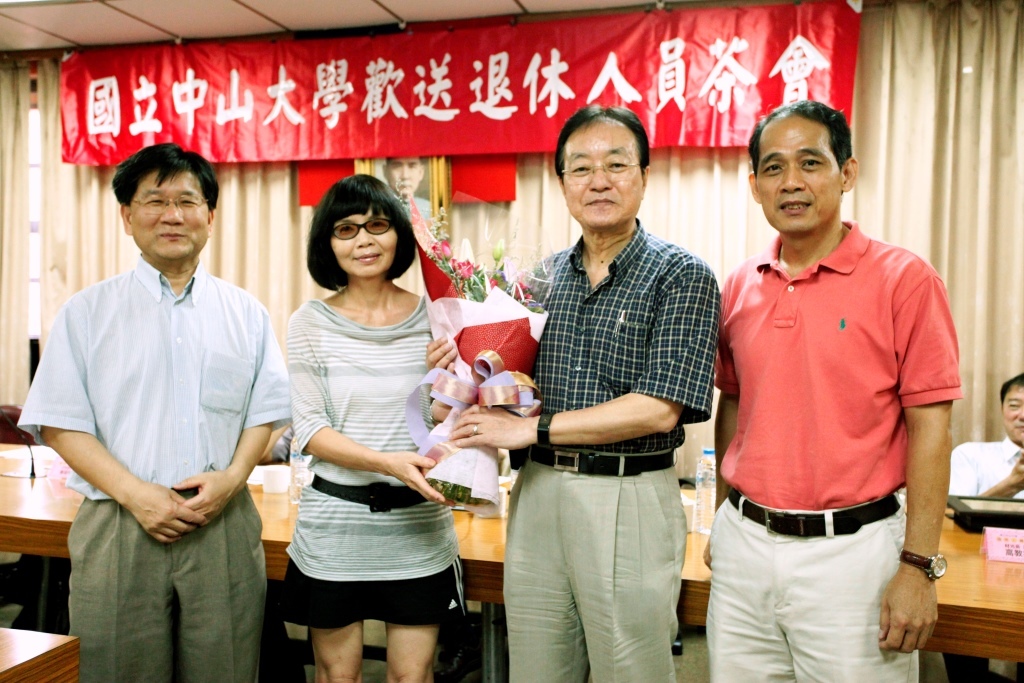 化學系周金興教授(右二)(另開新視窗/jpg檔)圖片