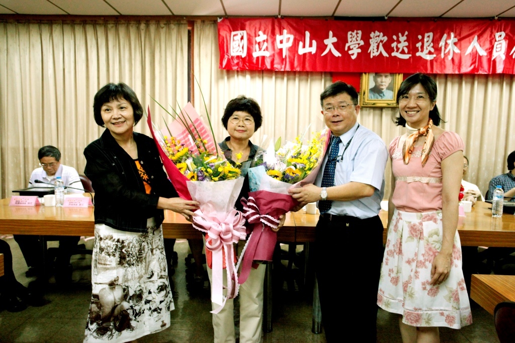 資管系王麗貞老師(左二)(另開新視窗/jpg檔)圖片