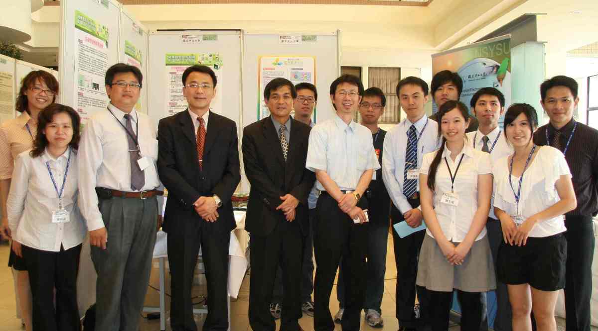 中山大學產學營運中心與校長合影(另開新視窗/jpg檔)圖片