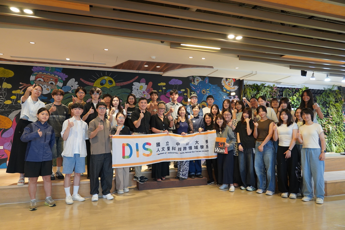 人文暨科技跨領域學系開幕師生合影(另開新視窗/jpg檔)圖片