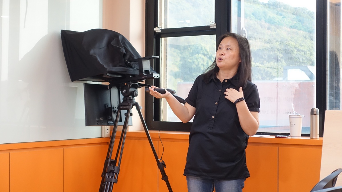 專任助理教授張淑美說明人科學程課程內容與規劃。(另開新視窗/jpg檔)圖片