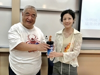 尹章中處長(左)與企管系梁立霖老師(右)(另開新視窗/jpg檔)圖片