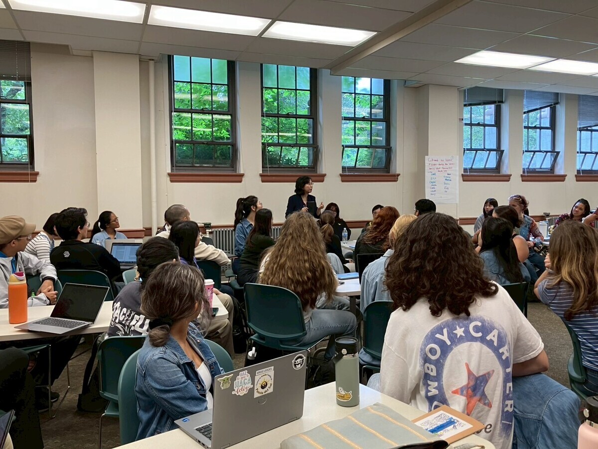 莊雪華主任與共同參加研修的美國在職教師分享臺灣教育經驗(另開新視窗/jpg檔)圖片