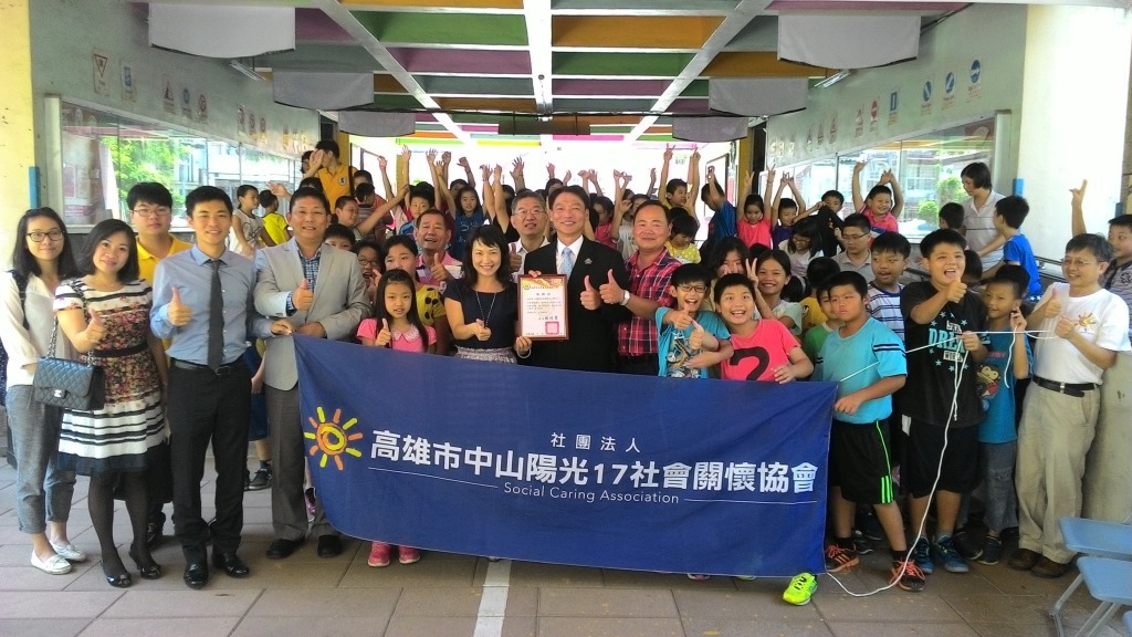 與美濃國小合影(另開新視窗/jpg檔)圖片