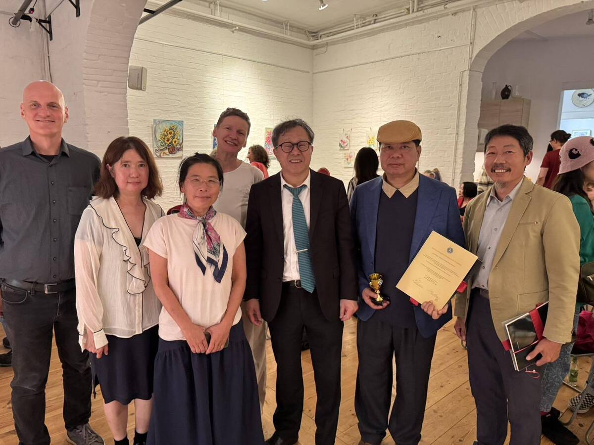 西灣學院王以亮教授德國柏林克特·姆赫哈波特博物館《微碼之光──新存在主義藝術》展出作品(另開新視窗/jpg檔)圖片