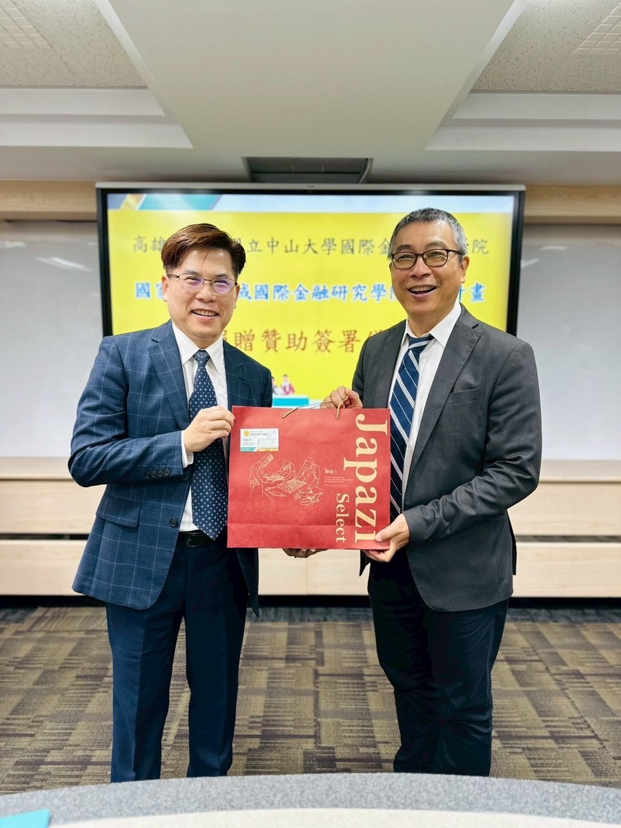 雙方致贈紀念品(另開新視窗/jpg檔)圖片