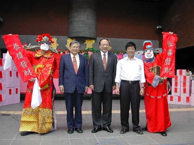 中山大學舉行新春團拜，預祝中山可以有個活力、朝氣蓬勃的一年。(另開新視窗/jpg檔)圖片