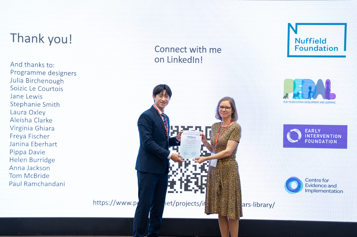 致贈Sara Baker教授（右）感謝狀(另開新視窗/jpg檔)圖片