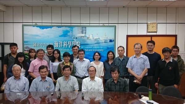 海科院師生與陳署長合影(另開新視窗/jpg檔)圖片