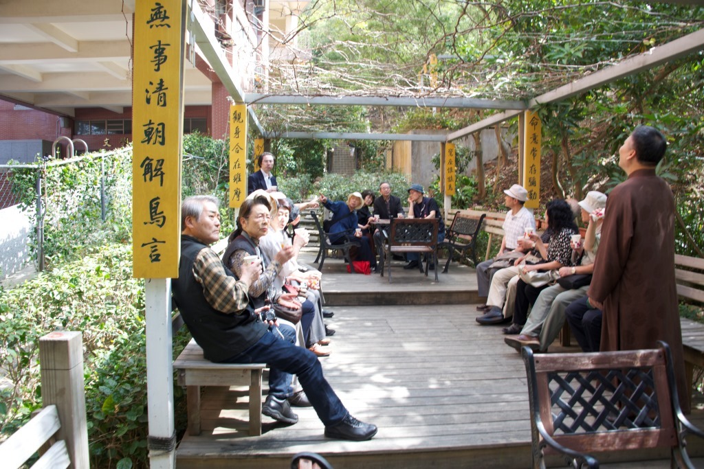 清園中討論對聯詩句(另開新視窗/jpg檔)圖片