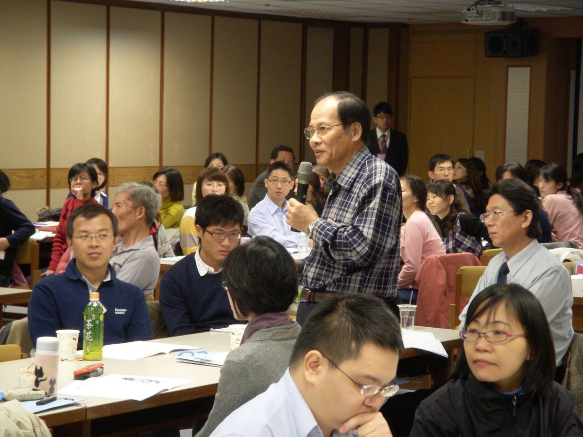現場民眾與專家學者討論IFRS(另開新視窗/jpg檔)圖片