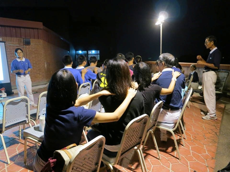 社長帶領大家唱慈青會歌(另開新視窗/jpg檔)圖片